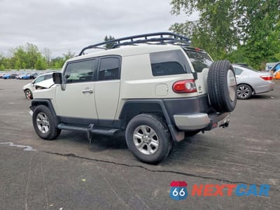 Drugie zdjęcie samochodu z przodu: 2014 TOYOTA FJ CRUISER BASE VIN:JTEBU4BF0EK182599 - miniatura