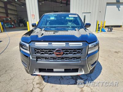 Piąte zdjęcie samochodu w środku: 2025 NISSAN FRONTIER PRO-4X VIN:1N6ED1EK7SN658573 - miniatura