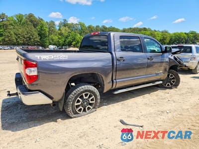Trzecie zdjęcie samochodu z tyłu: 2016 TOYOTA TUNDRA SR5 VIN:5TFDY5F19GX516799 - miniatura