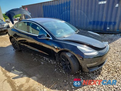 Czwarte zdjęcie samochodu z boku: 2019 TESLA MODEL 3 VIN:5YJ3E1EA2KF189972 - miniatura