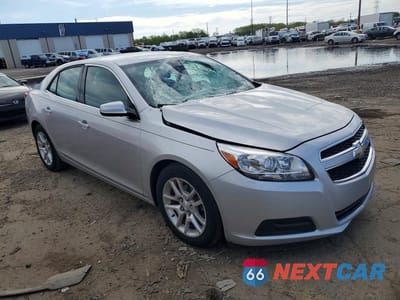 Czwarte zdjęcie samochodu z boku: 2013 CHEVROLET MALIBU 1LT VIN:1G11D5SR6DF161823 - miniatura