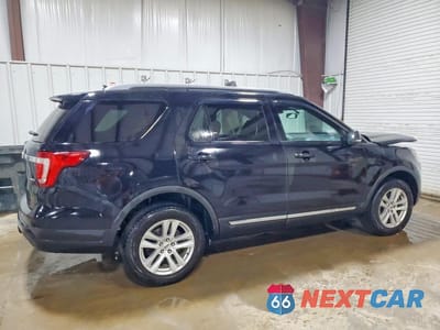 Trzecie zdjęcie samochodu z tyłu: 2019 FORD EXPLORER XLT VIN:1FM5K8D87KGA86184 - miniatura