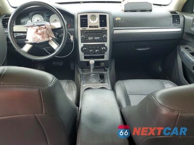 Zdjęcie 8 z 13 samochodu: 2010 CHRYSLER 300 TOURING VIN:2C3CA5CV1AH327488 - miniatura