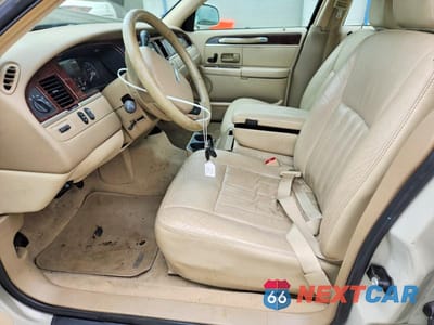Zdjęcie 7 z 12 samochodu: 2006 LINCOLN TOWN CAR SIGNATURE VIN:1LNHM81W76Y632038 - miniatura