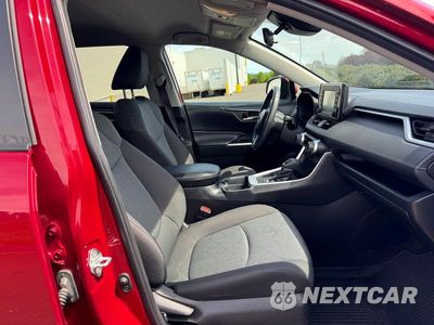 Piąte zdjęcie samochodu w środku: 2020 TOYOTA RAV4 XLE VIN:2T3P1RFV0LW100800 - miniatura