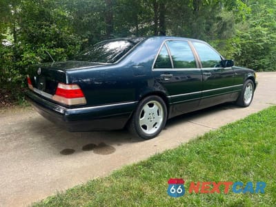 Czwarte zdjęcie samochodu z boku: 1999 MERCEDES-BENZ S 320W VIN:WDBGA32G0XA431092 - miniatura