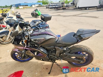 Trzecie zdjęcie samochodu z tyłu: 2025 YAMAHA YZFR7 VIN:JYARM38E3SA015419 - miniatura