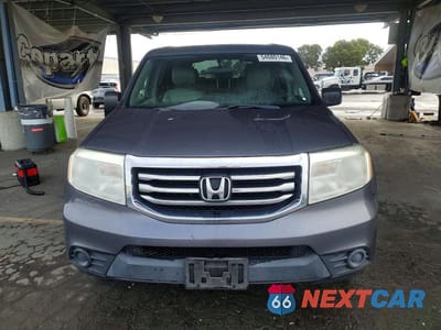 Piąte zdjęcie samochodu w środku: 2015 HONDA PILOT LX VIN:5FNYF4H29FB075983 - miniatura