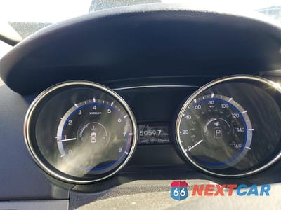 Zdjęcie 9 z 12 samochodu: 2012 HYUNDAI SONATA GLS VIN:5NPEB4AC4CH430010 - miniatura