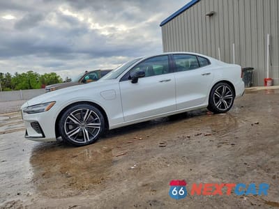 2019 VOLVO S60 T8 R-DESIGN 7JRBR0FM2KG014177 - główne zdjęcie licytacji z USA - miniatura