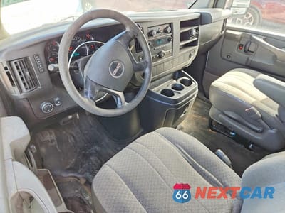 Zdjęcie 8 z 13 samochodu: 2010 GMC SAVANA G1500 VIN:1GTUGADX9A1117050 - miniatura