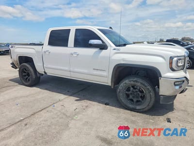 Czwarte zdjęcie samochodu z boku: 2018 GMC SIERRA K1500 SLT VIN:3GTU2NEC2JG212830 - miniatura
