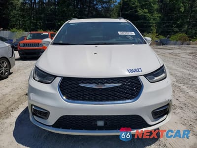 Piąte zdjęcie samochodu w środku: 2022 CHRYSLER PACIFICA TOURING VIN:2C4RC1FG3NR104827 - miniatura
