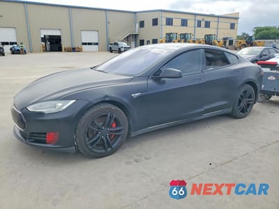 2014 TESLA MODEL S 5YJSA1H15EFP50284 - główne zdjęcie licytacji z USA - miniatura