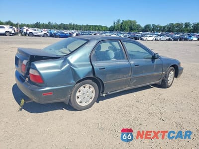Trzecie zdjęcie samochodu z tyłu: 1996 HONDA ACCORD LX VIN:1HGCD5636TA161727 - miniatura