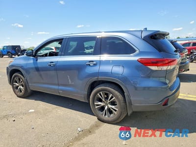 Drugie zdjęcie samochodu z przodu: 2017 TOYOTA HIGHLANDER LE PLUS VIN:5TDBZRFH2HS427947 - miniatura