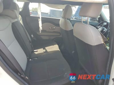 Zdjęcie 10 z 13 samochodu: 2016 KIA SOUL BASE VIN:KNDJN2A21G7850304 - miniatura