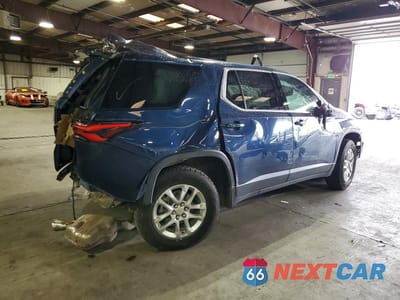 Trzecie zdjęcie samochodu z tyłu: 2022 CHEVROLET TRAVERSE 1LT VIN:1GNERLKW6NJ160746 - miniatura