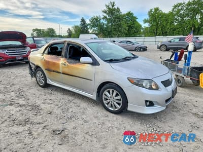 Czwarte zdjęcie samochodu z boku: 2010 TOYOTA COROLLA S VIN:1NXBU4EE4AZ259797 - miniatura