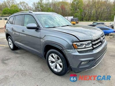 Czwarte zdjęcie samochodu z boku: 2018 VOLKSWAGEN ATLAS SE VIN:1V2KR2CA9JC505158 - miniatura