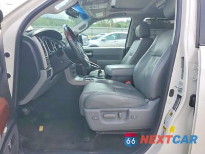 Zdjęcie 7 z 13 samochodu: 2014 TOYOTA SEQUOIA PLATINUM VIN:5TDYY5G14ES055806 - miniatura