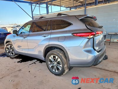Drugie zdjęcie samochodu z przodu: 2020 TOYOTA HIGHLANDER XLE VIN:5TDHZRBH2LS038637 - miniatura