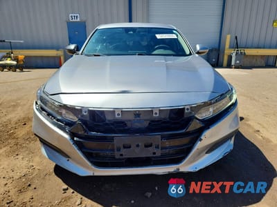 Piąte zdjęcie samochodu w środku: 2018 HONDA ACCORD LX VIN:1HGCV1F18JA268456 - miniatura