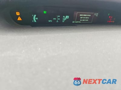 Zdjęcie 9 z 12 samochodu: 2014 TOYOTA PRIUS TWO VIN:JTDKN3DU9E1748739 - miniatura