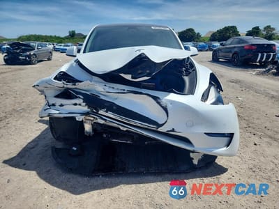 Piąte zdjęcie samochodu w środku: 2022 TESLA MODEL Y VIN:7SAYGDEF9NF361256 - miniatura