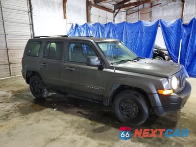Czwarte zdjęcie samochodu z boku: 2016 JEEP PATRIOT SPORT VIN:1C4NJPBAXGD811079 - miniatura