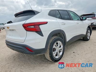 Trzecie zdjęcie samochodu z tyłu: 2024 CHEVROLET TRAX LS VIN:KL77LFE23RC004054 - miniatura