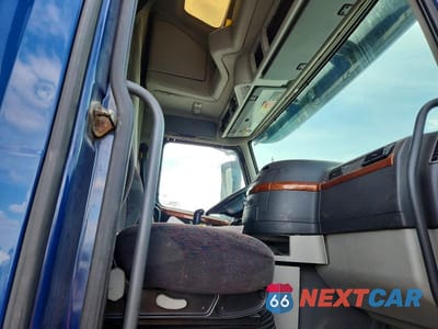 Piąte zdjęcie samochodu w środku: 2012 VOLVO VN VNL VIN:4V4NC9EJ1CN543498 - miniatura