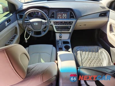 Zdjęcie 8 z 12 samochodu: 2017 HYUNDAI SONATA HYBRID SE VIN:KMHE24L18HA057642 - miniatura