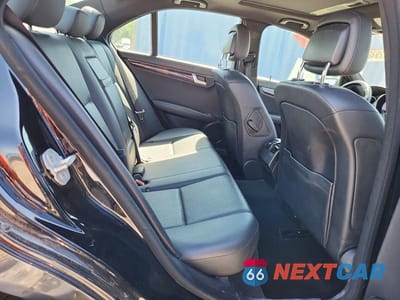 Zdjęcie 10 z 12 samochodu: 2012 MERCEDES-BENZ C 250 VIN:WDDGF4HB9CA614303 - miniatura