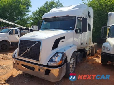 Drugie zdjęcie samochodu z przodu: 2007 VOLVO VNL SEMI TRUCK VIN:4V4NC9TG47N440704 - miniatura