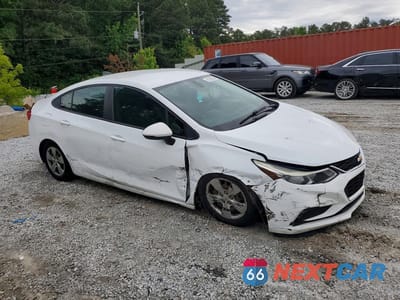 Czwarte zdjęcie samochodu z boku: 2018 CHEVROLET CRUZE LS VIN:1G1BC5SM0J7198285 - miniatura