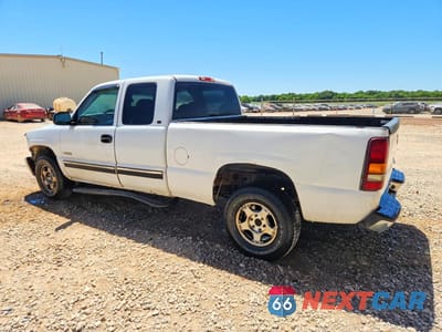 Drugie zdjęcie samochodu z przodu: 2000 CHEVROLET SILVERADO K1500 VIN:1GCEK19T6YE249789 - miniatura