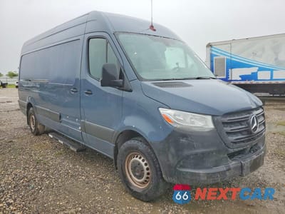 Czwarte zdjęcie samochodu z boku: 2019 MERCEDES-BENZ SPRINTER 2500 VIN:WD4PF1CD0KP142074 - miniatura