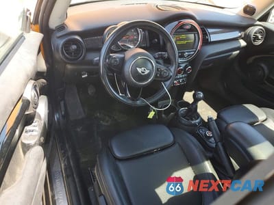 Zdjęcie 8 z 12 samochodu: 2017 MINI COOPER S VIN:WMWXP7C3XH2C61533 - miniatura