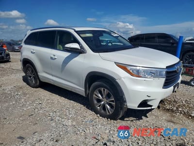 Czwarte zdjęcie samochodu z boku: 2015 TOYOTA HIGHLANDER XLE VIN:5TDKKRFH7FS055197 - miniatura