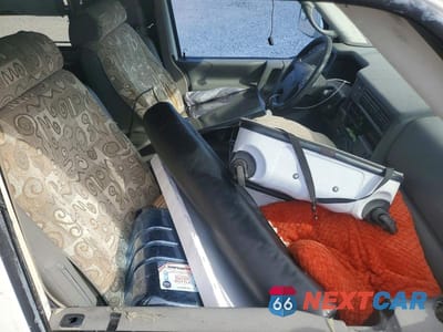 Piąte zdjęcie samochodu w środku: 1997 VOLKSWAGEN EUROVAN RV VIN:WV3AH8706VH043541 - miniatura