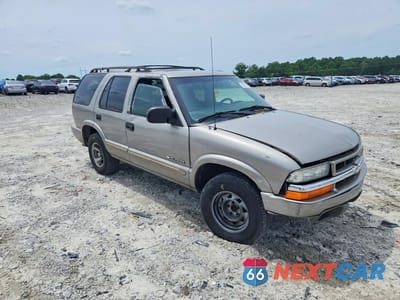 Czwarte zdjęcie samochodu z boku: 2003 CHEVROLET BLAZER VIN:1GNCS13X43K172621 - miniatura
