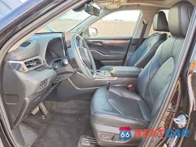 Zdjęcie 7 z 13 samochodu: 2023 TOYOTA HIGHLANDER HYBRID LIMITED VIN:5TDXBRCH9PS123950 - miniatura