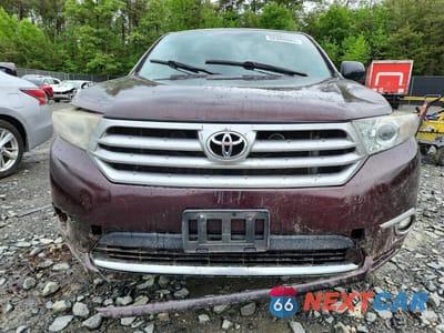 Piąte zdjęcie samochodu w środku: 2012 TOYOTA HIGHLANDER BASE VIN:5TDZK3EH7CS060490 - miniatura