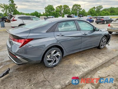 Trzecie zdjęcie samochodu z tyłu: 2025 HYUNDAI ELANTRA SEL SPORT VIN:KMHLM4DG7SU960861 - miniatura