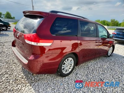 Trzecie zdjęcie samochodu z tyłu: 2014 TOYOTA SIENNA XLE 8-PASSENGER VIN:5TDYK3DC5ES452680 - miniatura