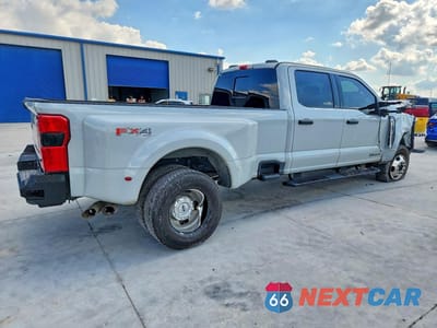 Trzecie zdjęcie samochodu z tyłu: 2025 FORD F350 SUPER DUTY VIN:1FT8W3DT5SEC28458 - miniatura