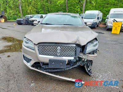 Piąte zdjęcie samochodu w środku: 2018 LINCOLN MKZ PREMIERE VIN:3LN6L5A93JR625646 - miniatura