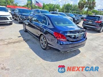Trzecie zdjęcie samochodu z tyłu: 2018 MERCEDES-BENZ C 300 VIN:55SWF4JB6JU236105 - miniatura