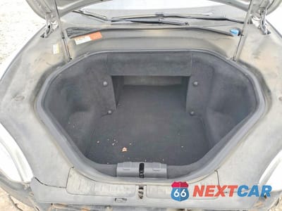Zdjęcie 11 z 12 samochodu: 2014 TESLA MODEL S VIN:5YJSA1H18EFP45077 - miniatura